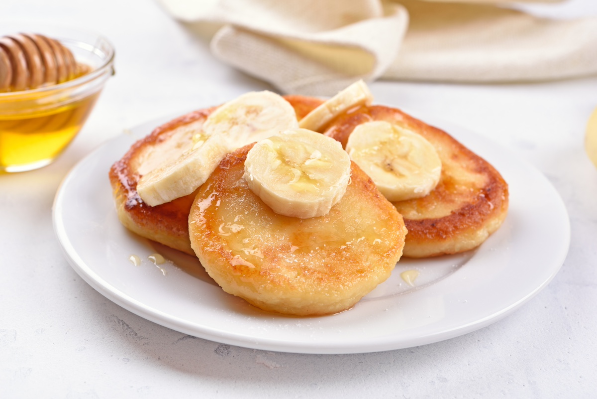 Panqueques de proteína de grillo y plátano